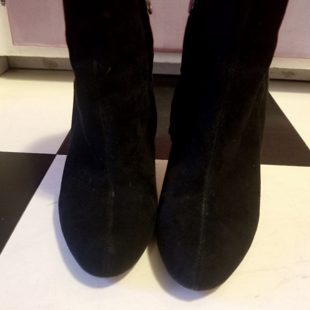 Sam Edelman Black Suede Bootie sz 8
